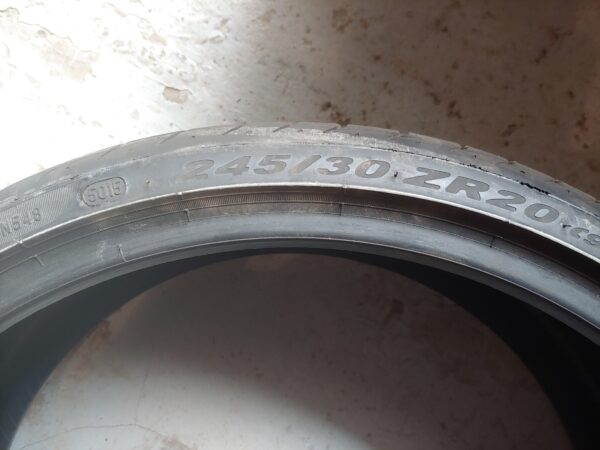 Un (1) pneu Pirelli P Zero 245/30ZR20 - Image 4