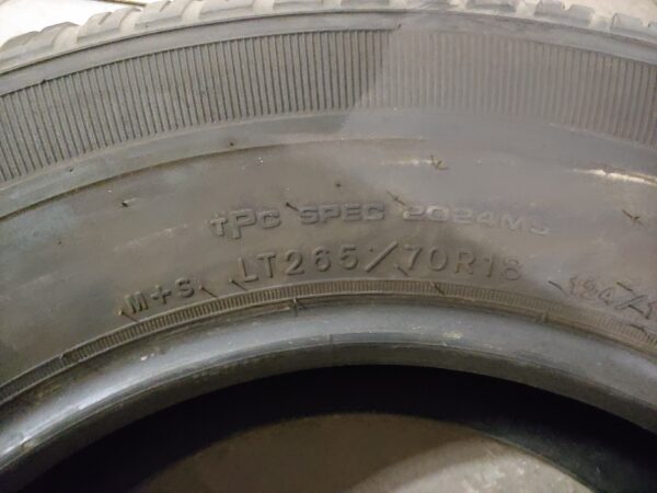 Un (1) pneu Goodyear Wrangler SR-A LT265/70R18 - Image 7