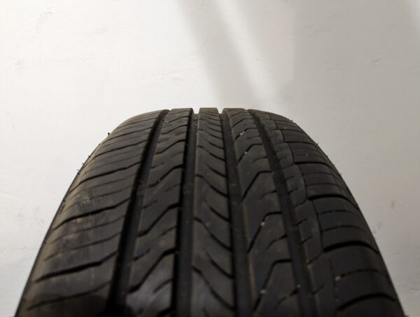 Un (1) pneu Sunny Harmonic NP203 215/60R16 - Image 4