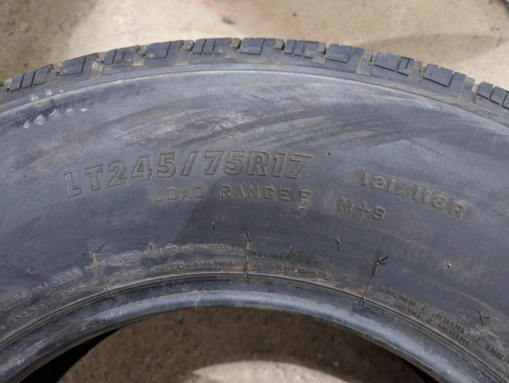 Un (1) pneu Firestone Transforce HT LT245/75R17 - Solupneus