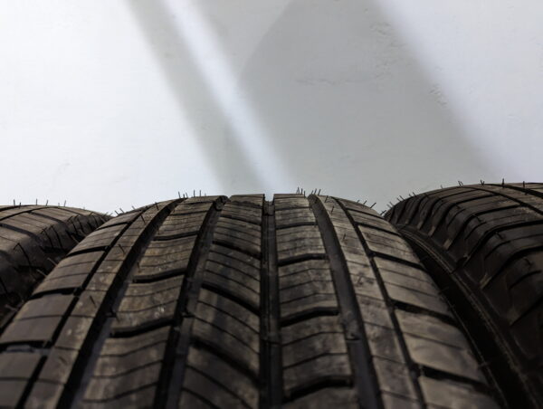 Ensemble de 4 pneus d'été NEUFS Michelin Primacy LTX 265/65R18 - Image 2