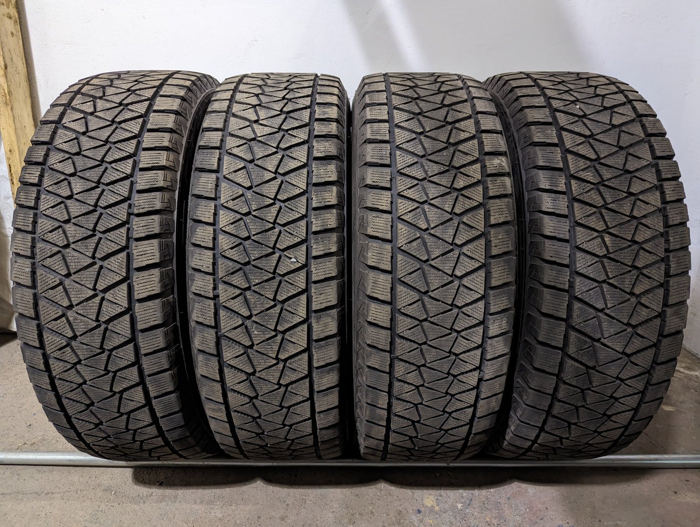 Bridgestone_Blizzak DM-V2_24-M-240501-13_1