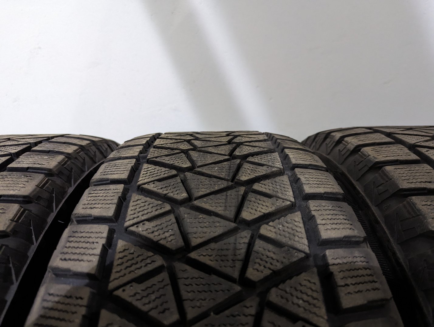 Bridgestone_Blizzak DM-V2_24-M-240501-13_2