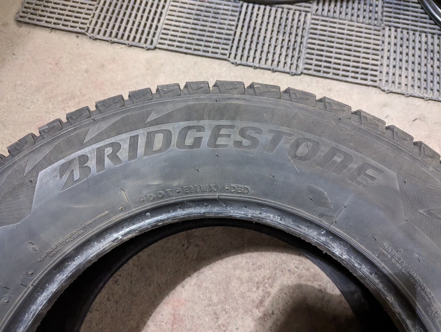 Bridgestone_Blizzak DM-V2_24-M-240501-13_7