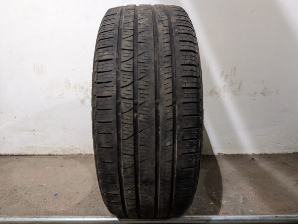 Un (1) pneu d'occasion Pirelli Scorpion Verde AS 235/50R18