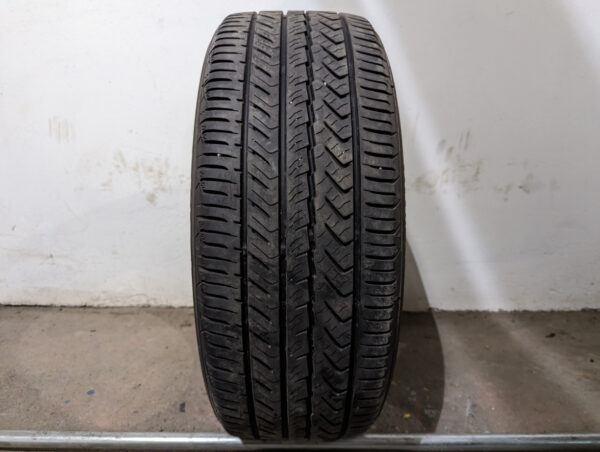 Un (1) pneu d'occasion Yokohama Advan Sport A/S 225/45R19