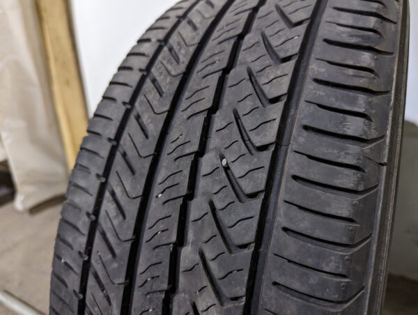 Un (1) pneu d'occasion Yokohama Advan Sport A/S 225/45R19 - Image 2