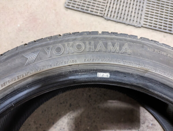 Un (1) pneu d'occasion Yokohama Advan Sport A/S 225/45R19 - Image 4