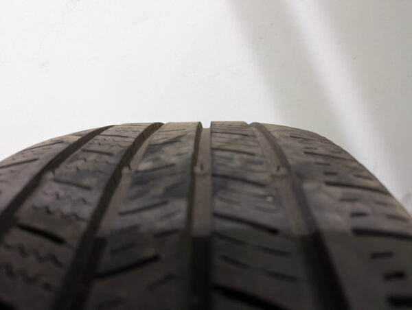 Un (1) pneu d'occasion Kumho Solus TA11 225/55R17 - Image 2