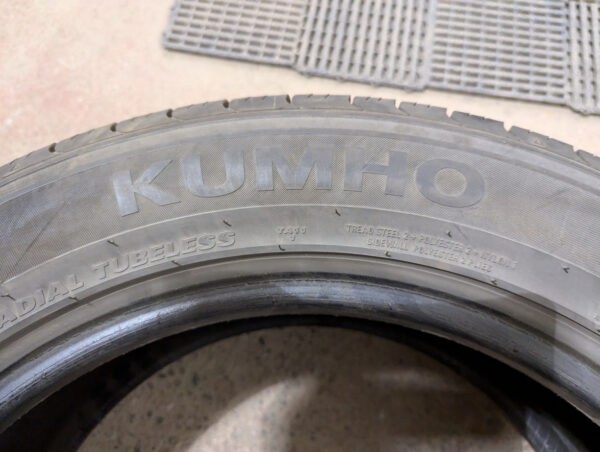 Un (1) pneu d'occasion Kumho Solus TA11 225/55R17 - Image 4