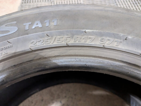 Un (1) pneu d'occasion Kumho Solus TA11 225/55R17 - Image 6