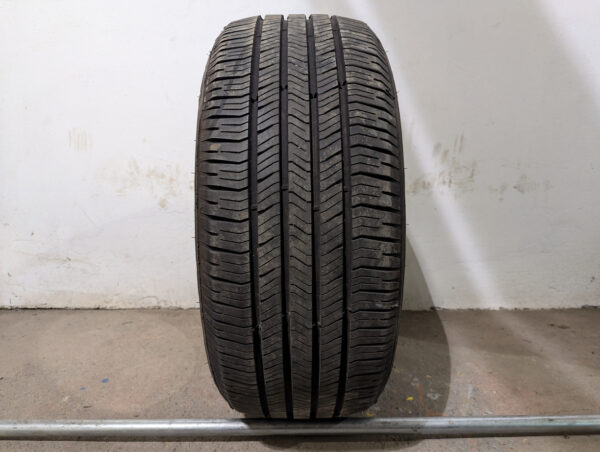 Un (1) pneu d'occasion Goodyear Eagle LS2 225/50R18