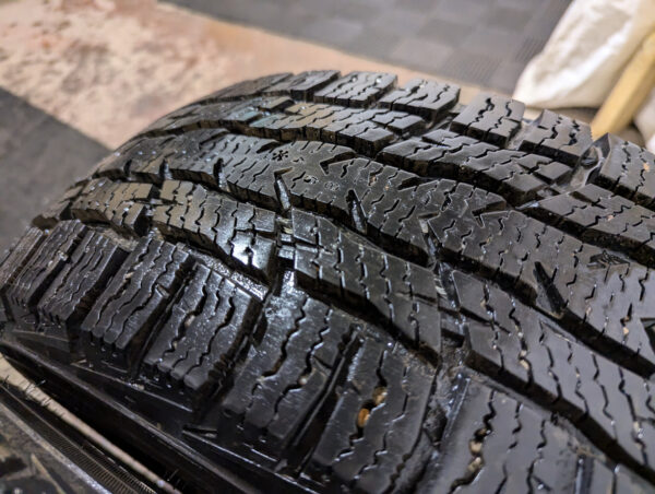 Ensemble de 2 pneus d'occasion Nokian Hakkapeliitta CR3 205/70R15C - Image 3