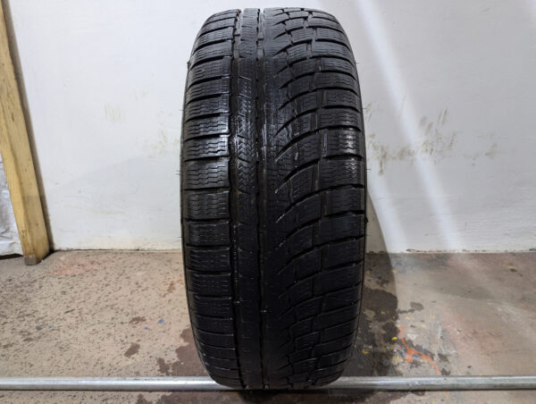 Un (1) pneu d'occasion Nokian WR G4 SUV 245/50R20