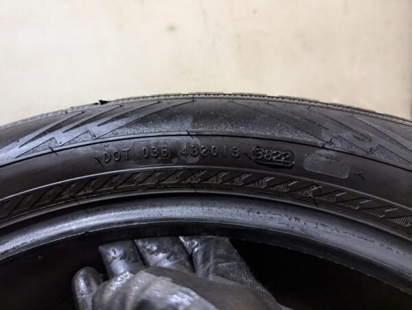 Un (1) pneu d'occasion Nokian WR G4 SUV 245/50R20 - Image 8