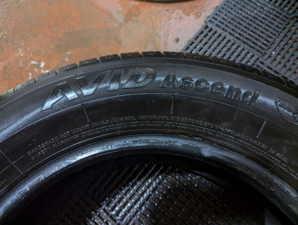 Ensemble de 4 pneus d'occasion Yokohama Avid Ascend 215/65R16 - Image 10