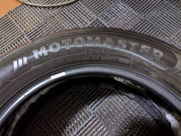 Un (1) pneu d'occasion Motomaster Hydra Edge Tour 235/60R18 - Image 6