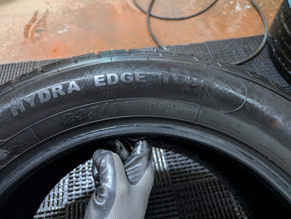 Ensemble de 2 pneus d'occasion Motomaster Hydra Edge Tour 235/60R18 - Image 7