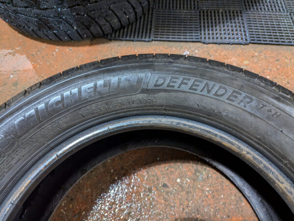 Ensemble de 4 pneus d'occasion Michelin Defender T+H 235/60R17 - Image 8