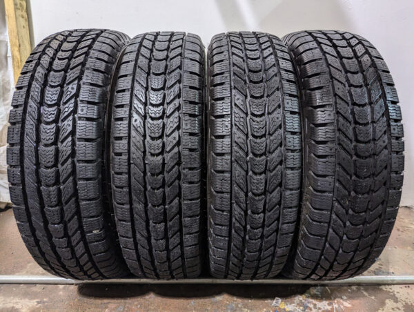 Ensemble de 4 pneus d'occasion Firestone Winterforce LT LT245/75R17