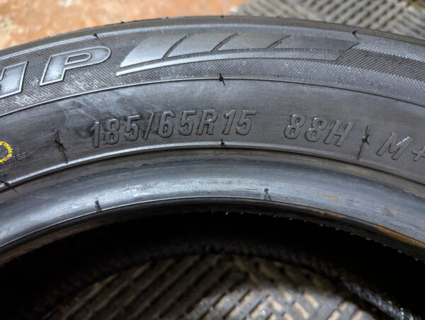 Un (1) pneu d'occasion Maxxis Bravo HP 185/65R15 - Image 7